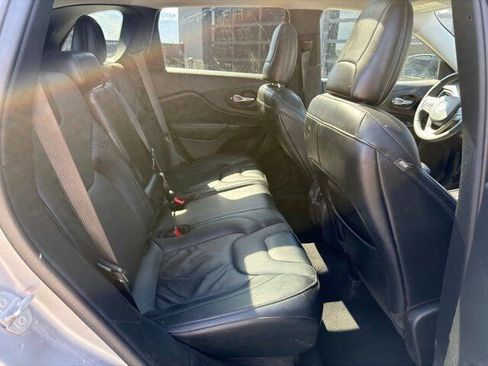 Used 2022 Jeep Cherokee Latitude Lux w/ Sun & Sound Group AWD/4WD image 11