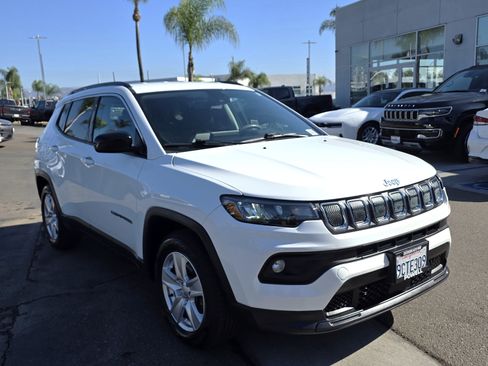 Certified 2022 Jeep Compass Latitude image 6
