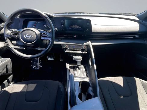 Used 2025 Hyundai Elantra Sport FWD image 7