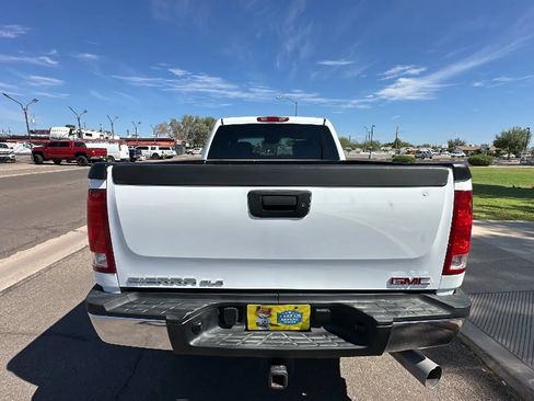 Used 2008 GMC Sierra 2500 SLE w/ Z71 Off-Road Package AWD/4WD image 3