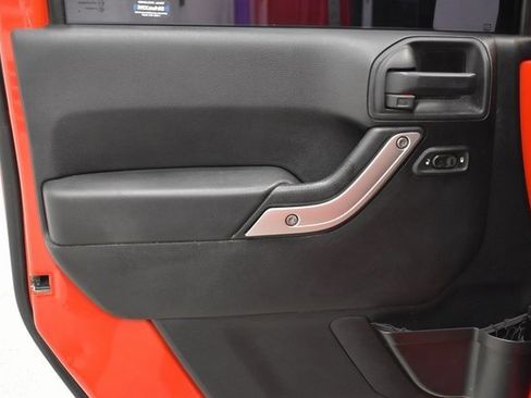 Used 2015 Jeep Wrangler Unlimited Sahara w/ Connectivity Group image 22