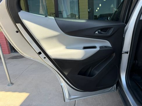 Used 2020 Chevrolet Equinox LS w/ LPO, Floor Liner Package FWD image 21