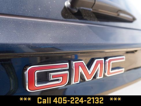 Used 2026 GMC Acadia Elevation w/ Elevation Premium Package AWD/4WD image 5