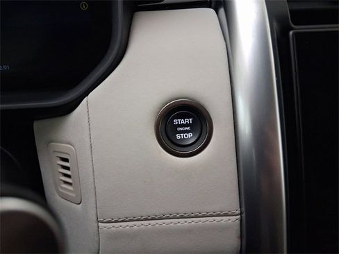 Used 2024 Land Rover Discovery S image 24