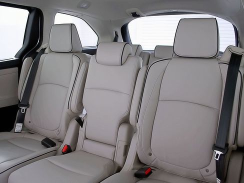 New 2026 Honda Odyssey Touring image 16