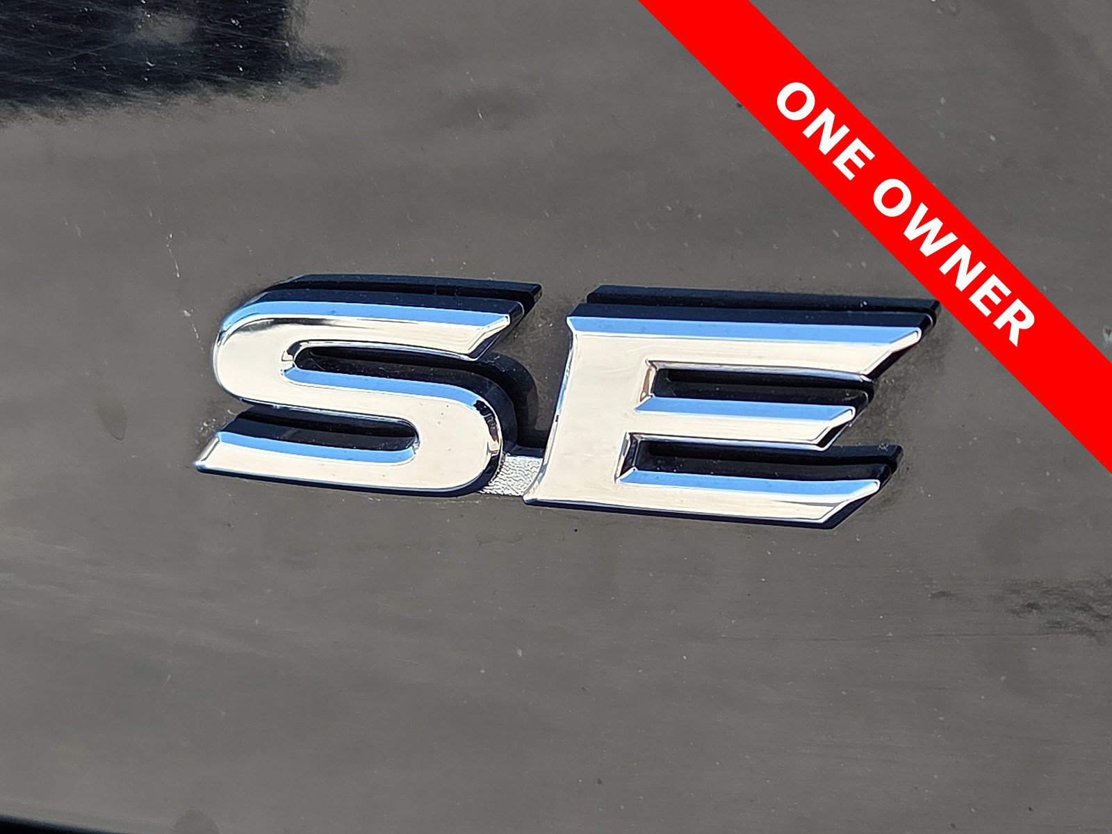 Used 2025 Toyota Camry SE FWD image 8