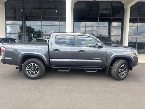 Used 2022 Toyota Tacoma TRD Sport AWD/4WD image 19