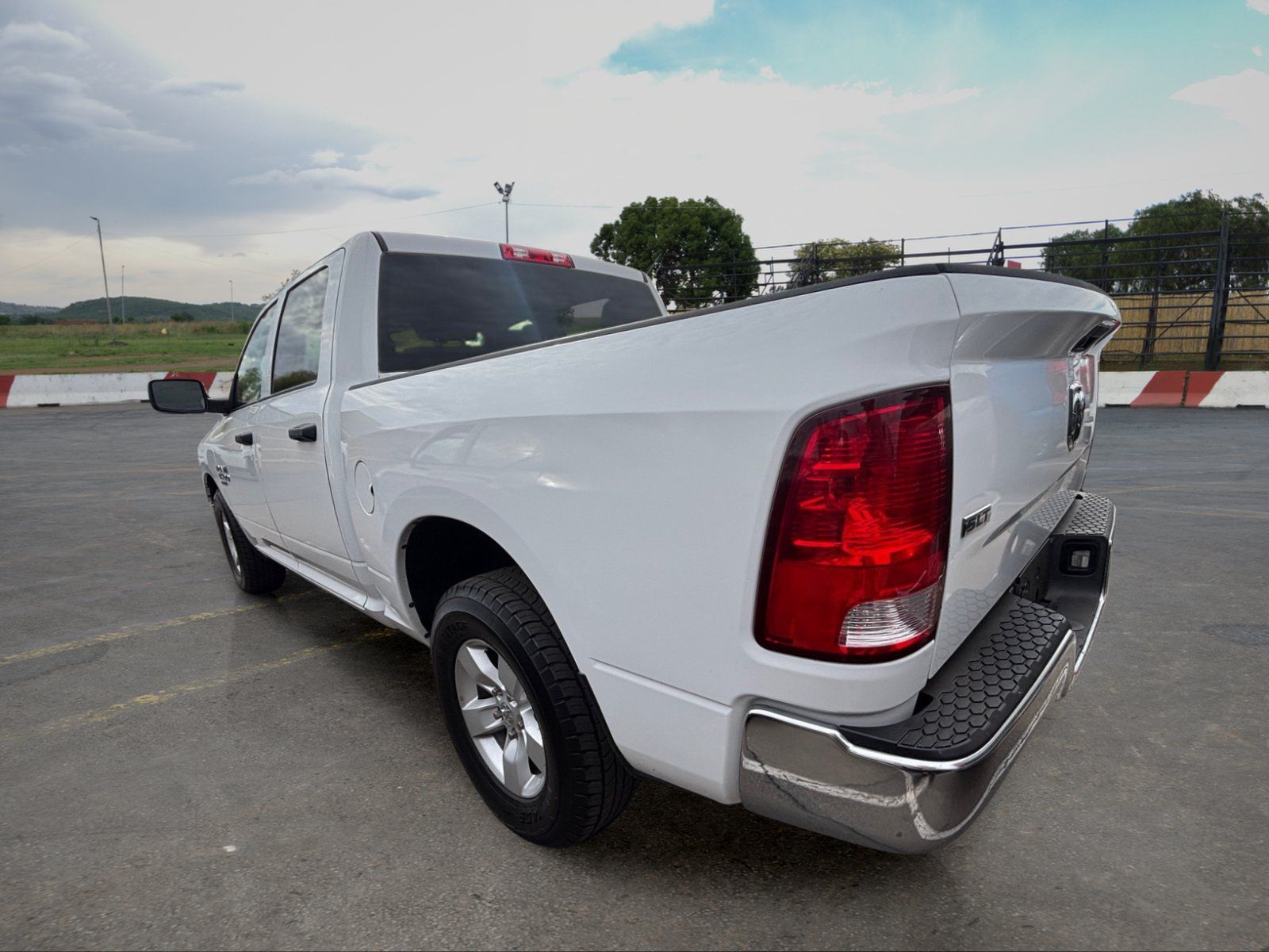 Used 2022 RAM 1500 Classic SLT RWD image 4