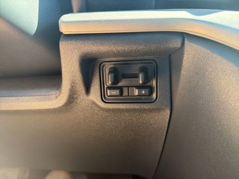 Used 2025 Ford Expedition Active AWD/4WD image 45