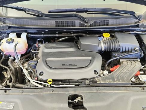 Used 2023 Chrysler Pacifica Touring-L FWD image 19