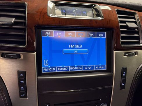 Used 2013 Cadillac Escalade Platinum AWD/4WD image 18