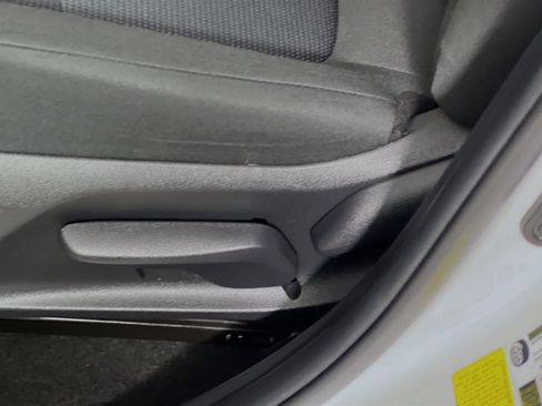 Used 2022 Toyota RAV4 LE FWD image 16