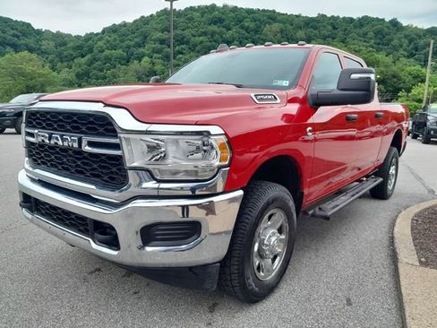 Used 2024 RAM 2500 Tradesman w/ Chrome Appearance Group AWD/4WD image 5