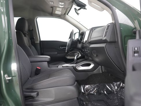 Used 2023 Nissan Frontier SV w/ Technology Package AWD/4WD image 11