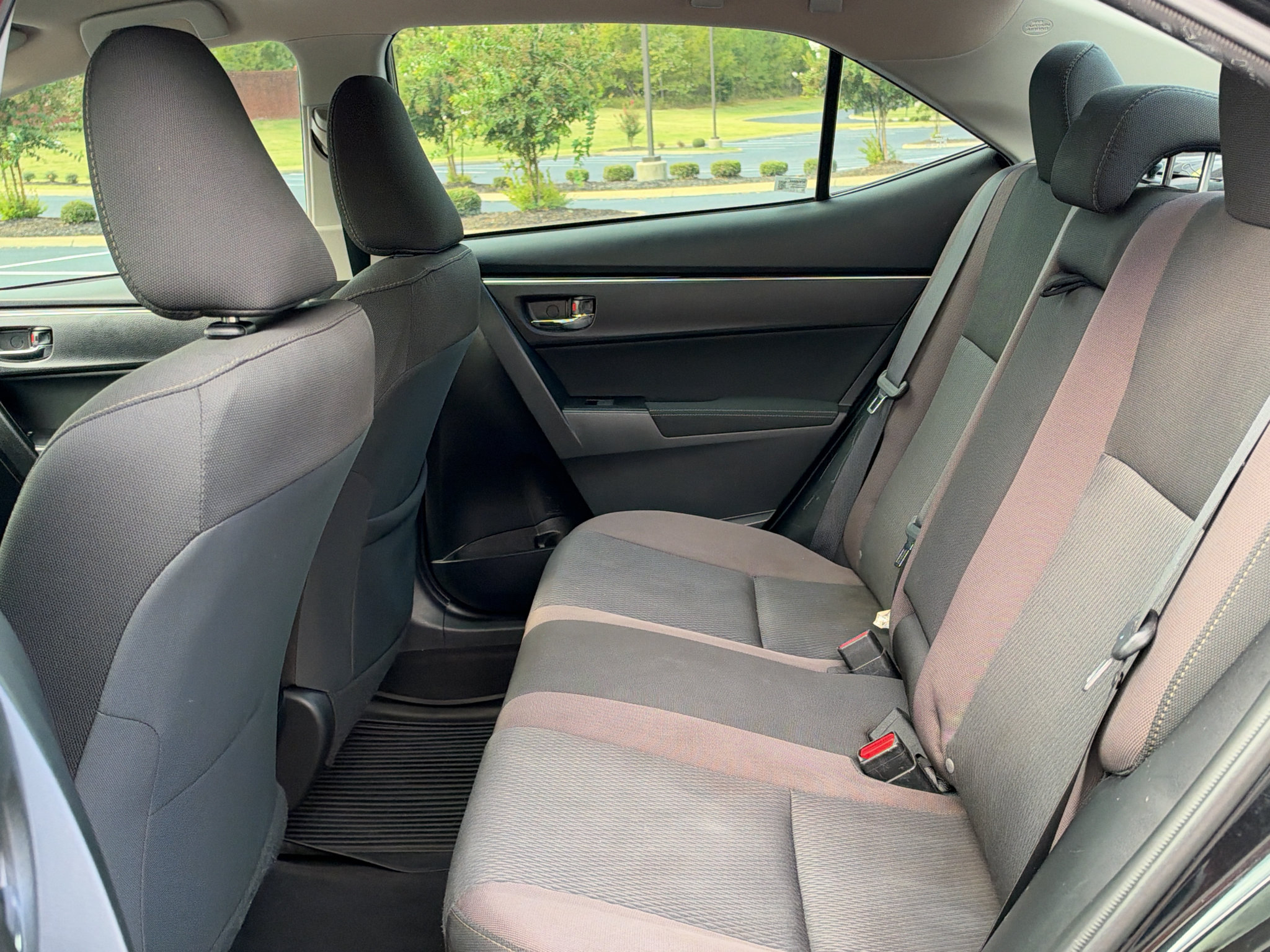 Used 2017 Toyota Corolla LE FWD image 13