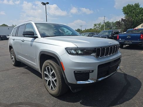 Used 2025 Jeep Grand Cherokee L Limited w/ Trailer Tow Package AWD/4WD image 4