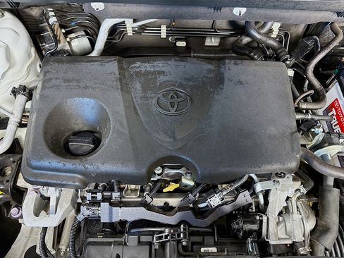 Used 2020 Toyota RAV4 XLE w/ Carpet Mat Package AWD/4WD image 39