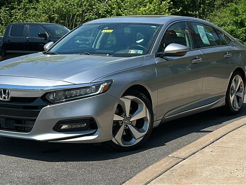 Used 2018 Honda Accord Touring image 1