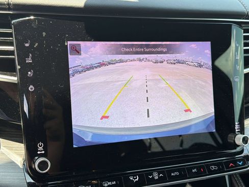 Used 2024 Jeep Wagoneer Series III w/ Premium Group I AWD/4WD image 19
