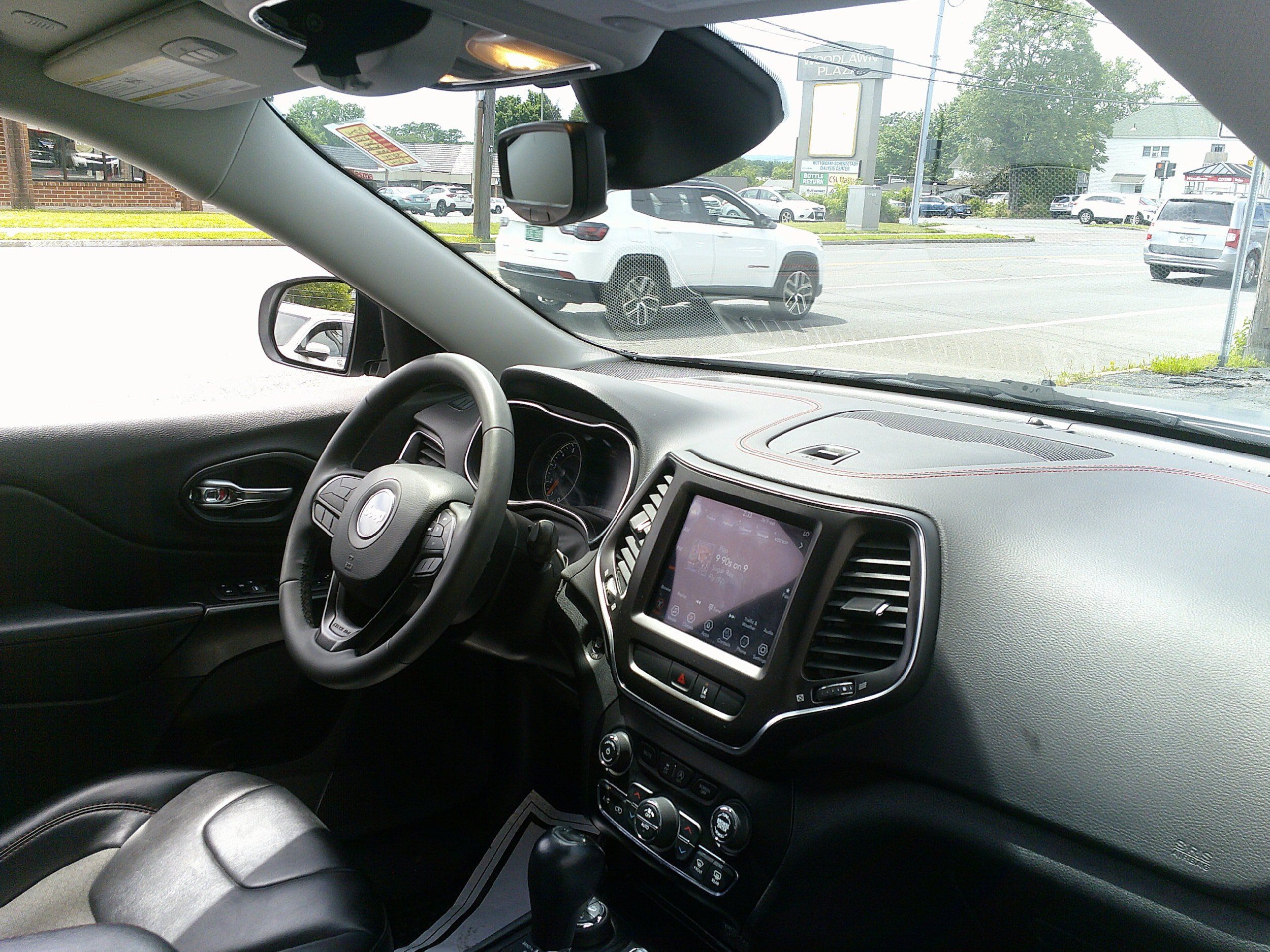 Used 2022 Jeep Cherokee Trailhawk w/ Comfort/Convenience Group AWD/4WD image 23