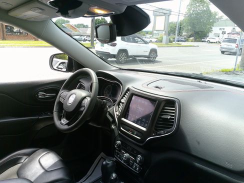 Used 2022 Jeep Cherokee Trailhawk w/ Comfort/Convenience Group AWD/4WD image 23