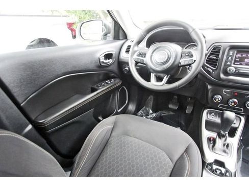 Used 2018 Jeep Compass Sport FWD image 7