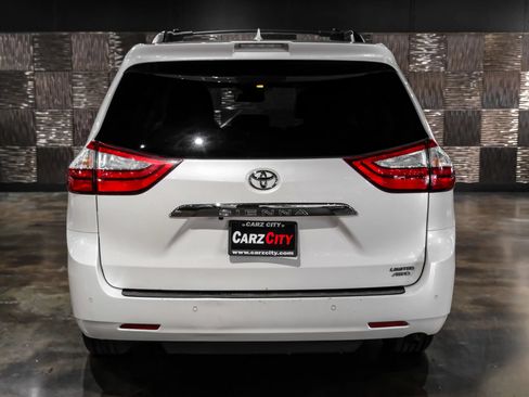 Used 2019 Toyota Sienna Limited Premium AWD/4WD image 9