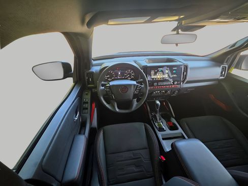 Used 2025 Nissan Frontier PRO-4X AWD/4WD image 14