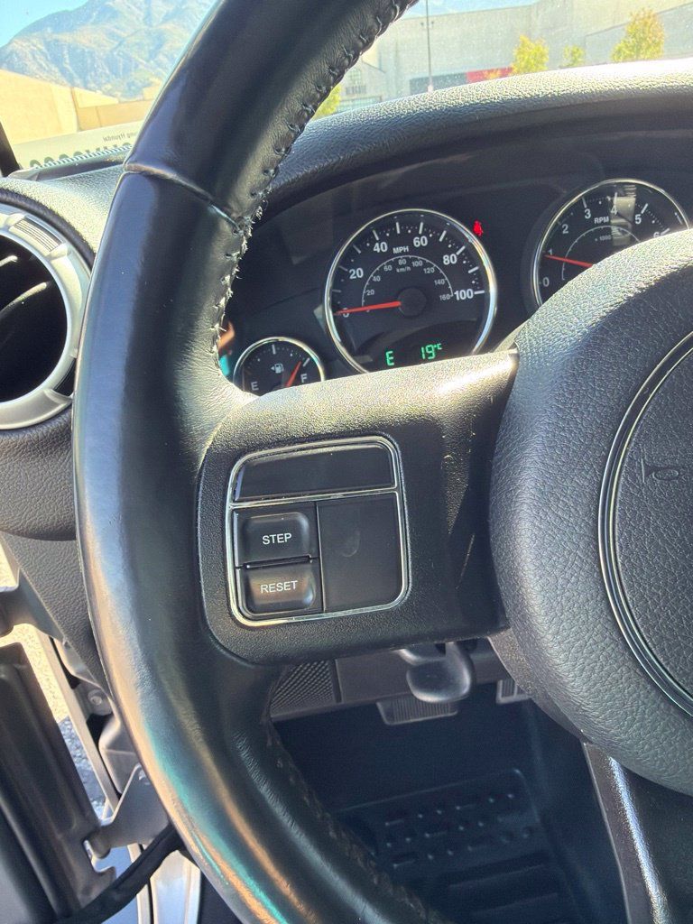 Used 2018 Jeep Wrangler Unlimited Sahara AWD/4WD image 12