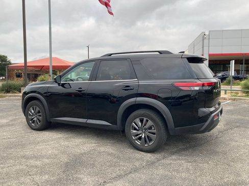 Used 2024 Nissan Pathfinder SV FWD image 6
