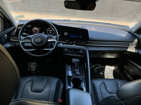 Used 2023 Hyundai Elantra Limited FWD image 17