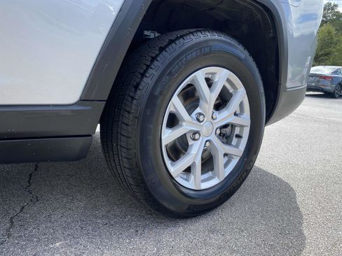 Used 2023 Jeep Grand Cherokee L Limited image 9