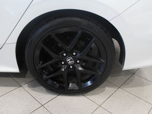 Used 2023 Honda Civic Sport image 9