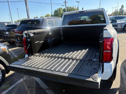 Used 2025 Toyota Tacoma TRD Off-Road AWD/4WD image 10