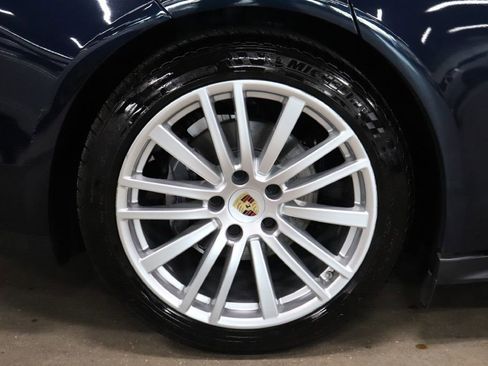 Used 2020 Porsche Panamera image 41