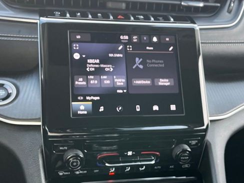 Used 2023 Jeep Grand Cherokee L Laredo image 43