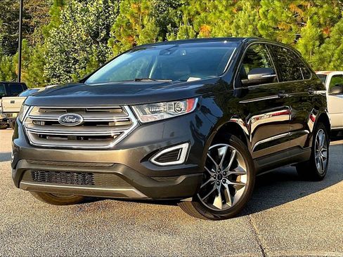 Used 2018 Ford Edge Titanium w/ Equipment Group 301A FWD image 2