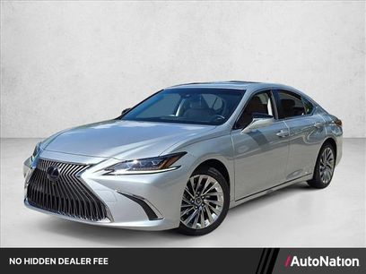 Used 2019 Lexus ES 300h w/ Accessory Package 2