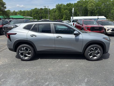 New 2026 Chevrolet Trax LT w/ Driver Confidence Package FWD image 6