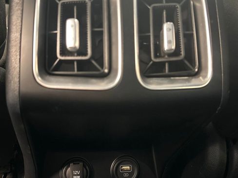 Used 2023 Kia Sorento LX image 19