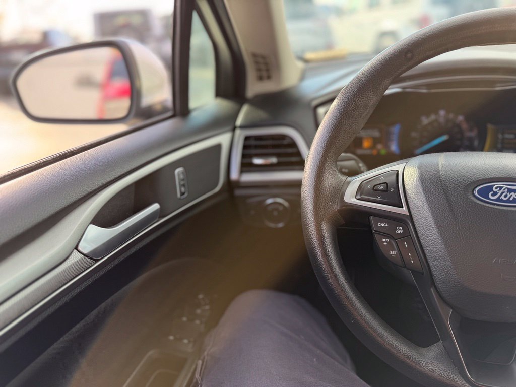 Used 2019 Ford Fusion SE FWD image 7