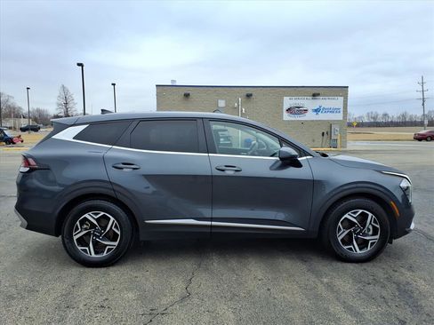 Used 2023 Kia Sportage LX image 3