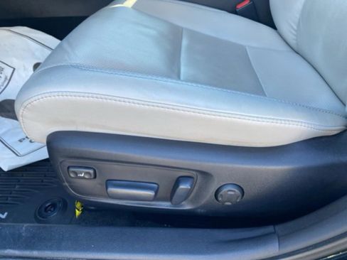 Used 2017 Toyota Avalon Limited image 16