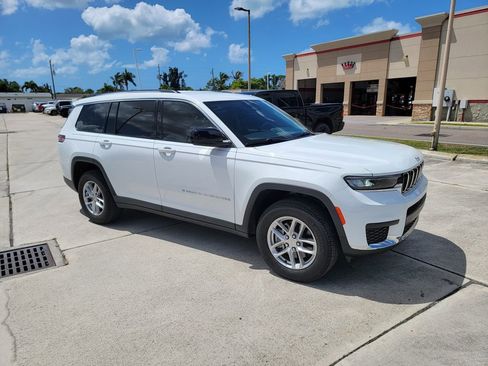 Used 2021 Jeep Grand Cherokee L Laredo w/ Luxury Tech Group I image 7
