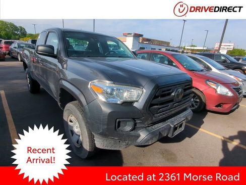 Used 2018 Toyota Tacoma SR w/ Four Season Floor Mat Package AWD/4WD image 1