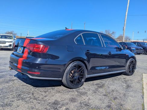 Used 2017 Volkswagen Jetta GLI image 5