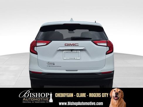 Used 2024 GMC Terrain SLE w/ LPO, Floor Liner Package FWD image 17