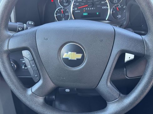Used 2025 Chevrolet Express 3500 LT w/ LT Preferred Equipment Group RWD image 23