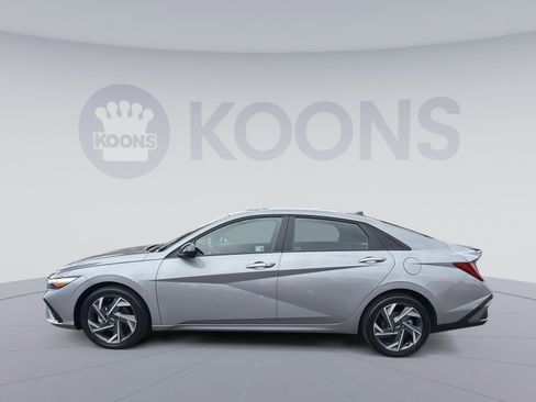 Used 2025 Hyundai Elantra SEL w/ Cargo Package FWD image 2