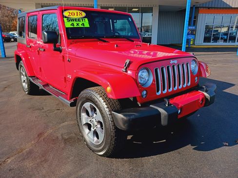 Used 2018 Jeep Wrangler Unlimited Sahara w/ Connectivity Group image 4